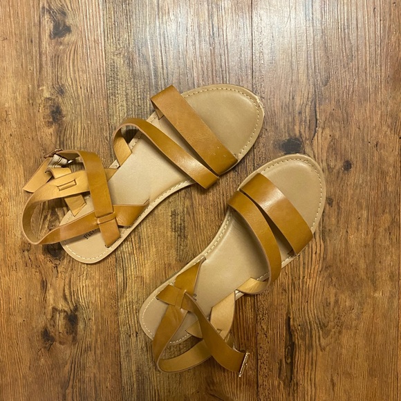 SANDLES - Picture 3 of 3